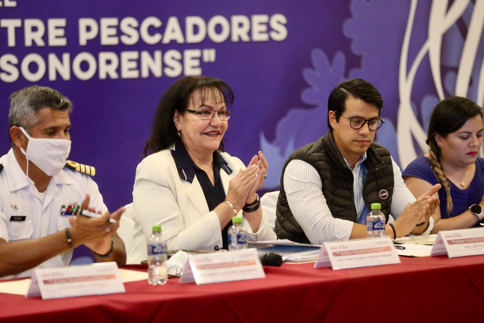 Realiza Sagarhpa mesa de trabajo sobre interacción entre pescadores y tiburones